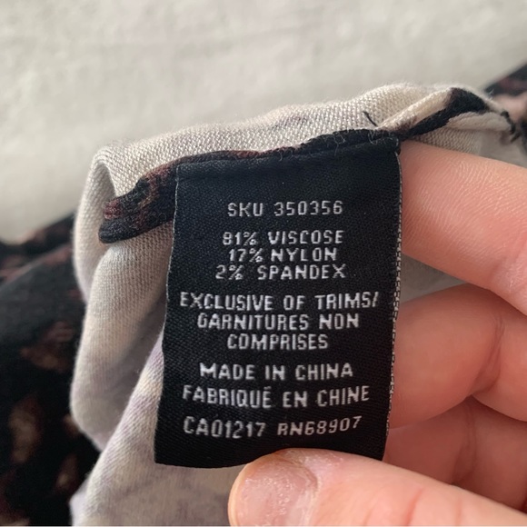 Le Chateau Cold Shoulder Leopard Print Sweater L - Picture 4 of 6